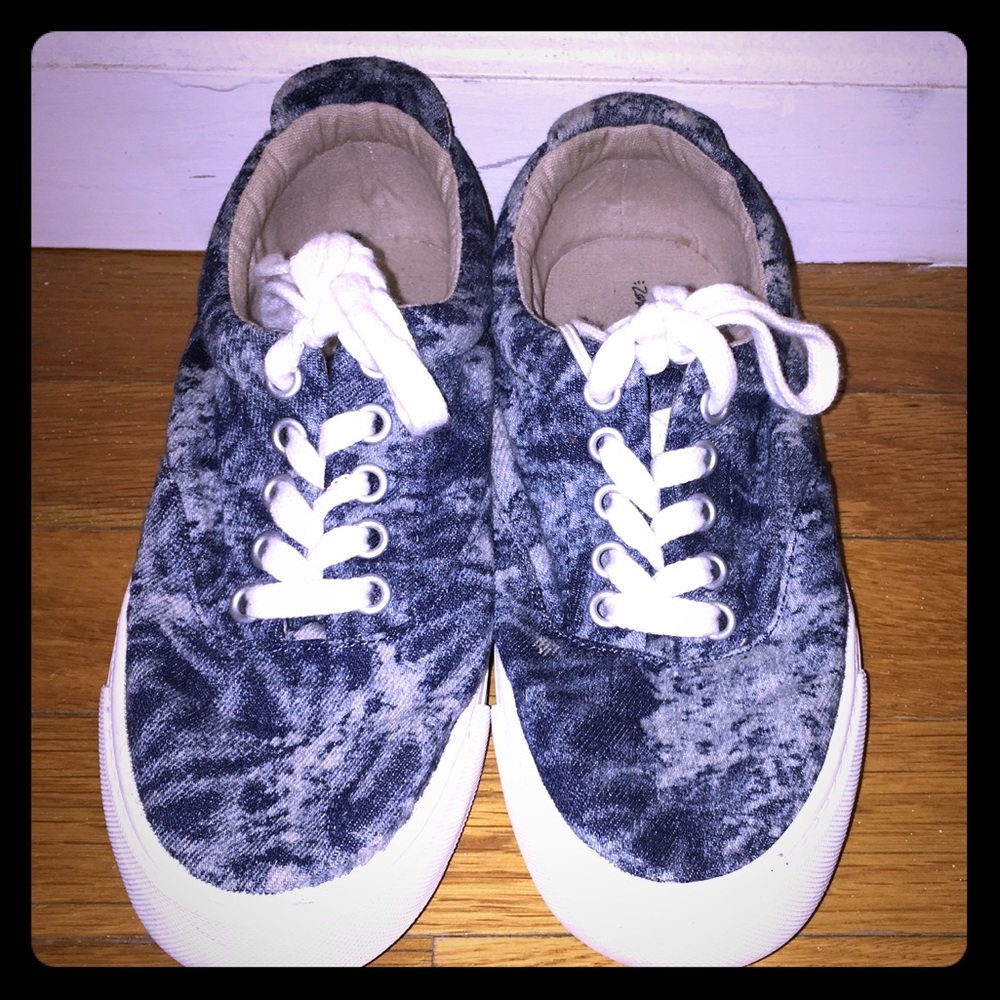 Zara Kids Canvas Skateboarding Sneaker. Sz4.